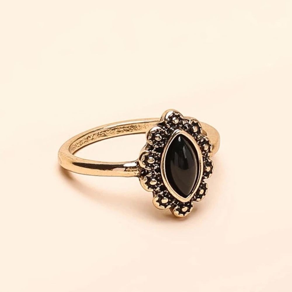 Vintage Woman’s Antique Gold Black Onyx Oval Natural Stone Floral Victorian Ring - Picture 9 of 13